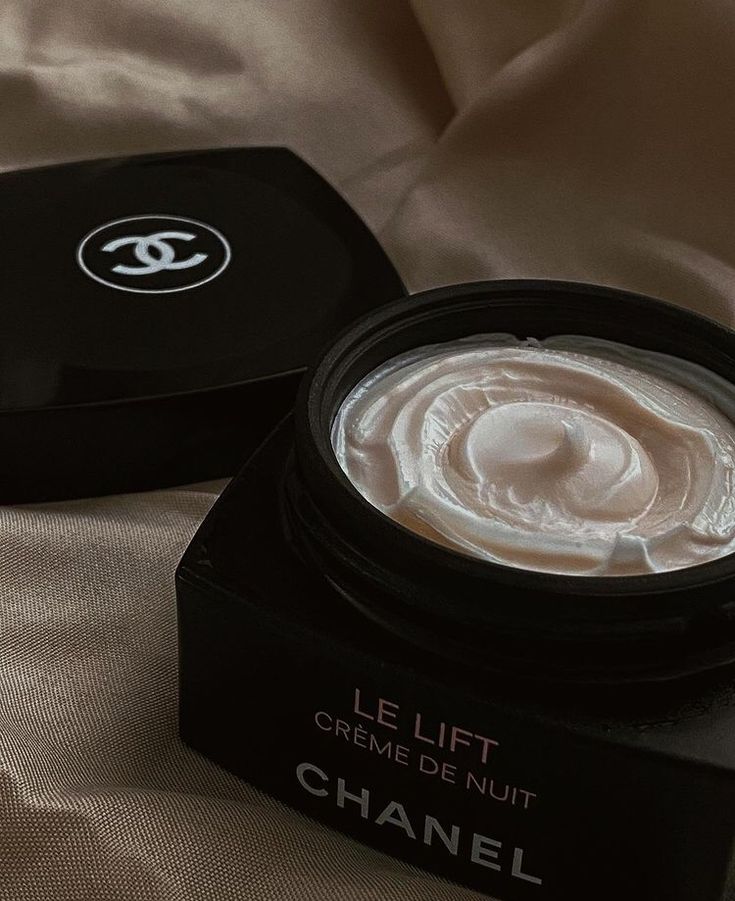 Chanel Ultra Correction Lift Ultra Lifting Night Cream
